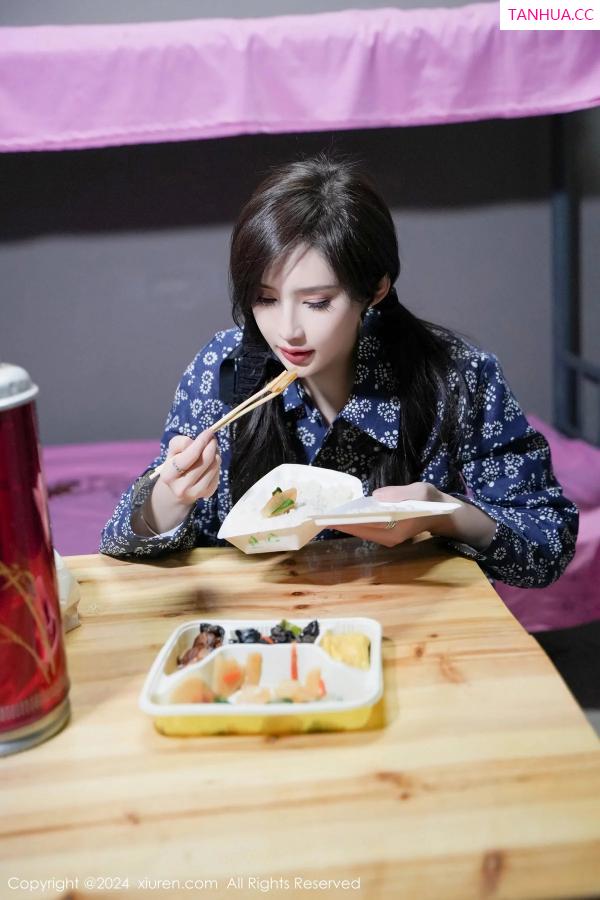 周妍希 奶瓶土肥圆 [XiuRen]高清写真图 2024.01.05 No.7915 Carol周妍希 丝袜美臀第12张图片